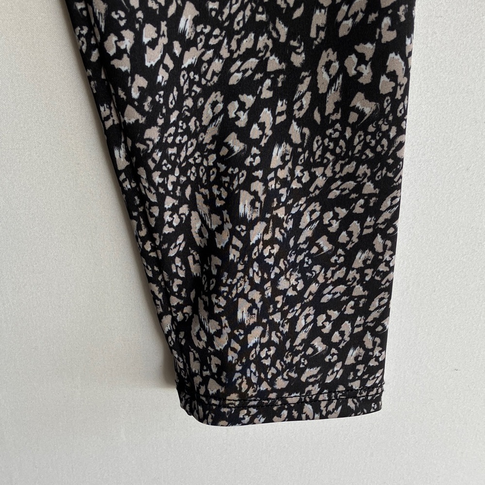 Onzie Black and Gray Patterned Leggings - Picture 3 of 5